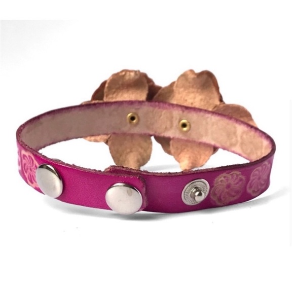 NWT! Genuine Leather
Handmade Handcrafted
Flower Snap Bracelet - Picture 5 of 6